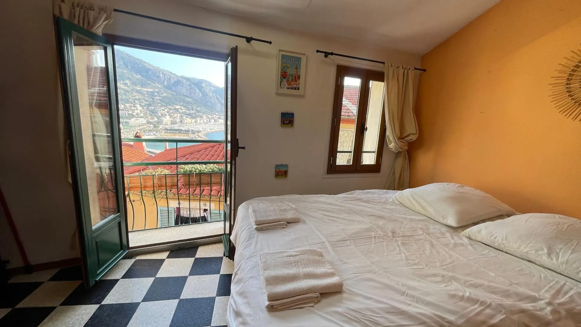House Old Town 50M Beach&Shop Menton 0*,  France